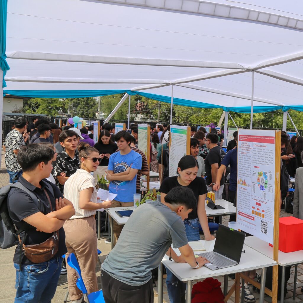 Estudiantado expone creatividad e innovación en exitosa Feria de Prototipos de la Facultad de Ingeniería