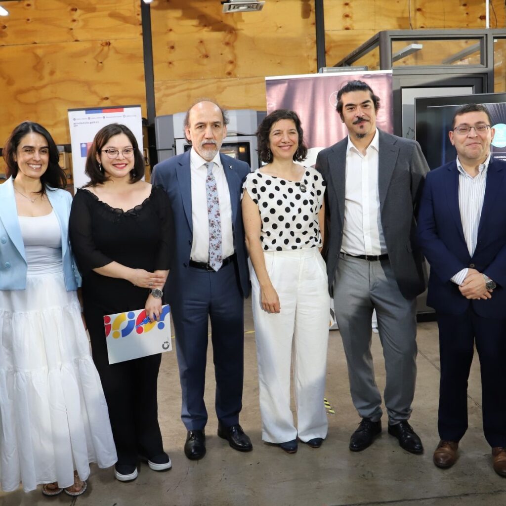 Ministra de Ciencia aborda desafíos para 2025 en Centro de Innovación de la Facultad de Ingeniería