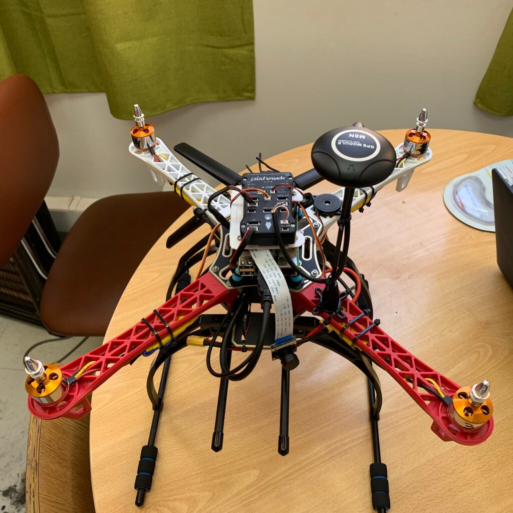 Estudiantes de Ingeniería Civil Telemática desarrollan innovador proyecto de uso de drones autónomos para desastres naturales