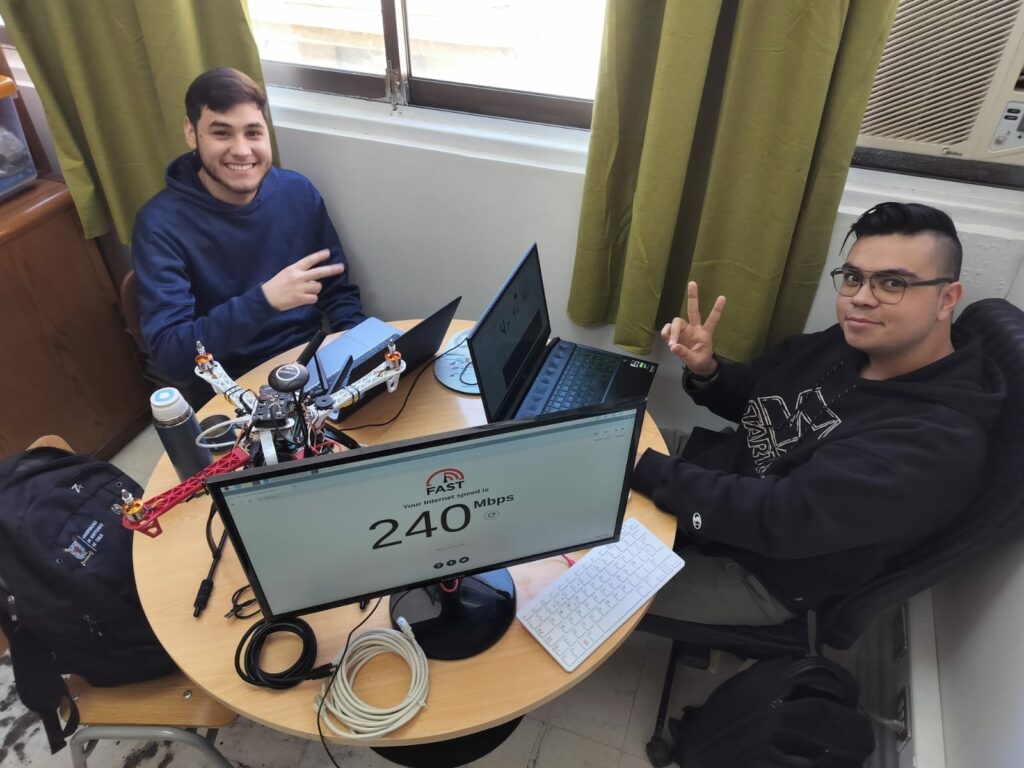 Estudiantes de Ingeniería Civil Telemática desarrollan innovador proyecto de uso de drones autónomos para desastres naturales