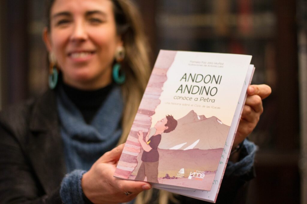 Académica de Ingeniería en Minas presenta libro de divulgación geológica para niños y jóvenes