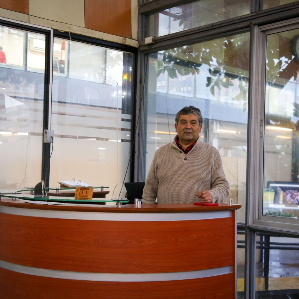 Tras más de 40 años de servicio, el Sr. Hugo Huerta se despide de la Facultad de Ingeniería