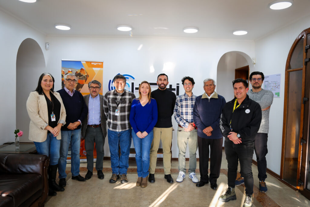 Dra. Andrea Mahn Osses, Vicedecana de I+D y Postgrado y Directora del Doctorado en Innovación Tecnológica en Ingeniería, visitó laboratorios de empresa SIGMA S.A en búsqueda de colaboración en investigación en postgrado