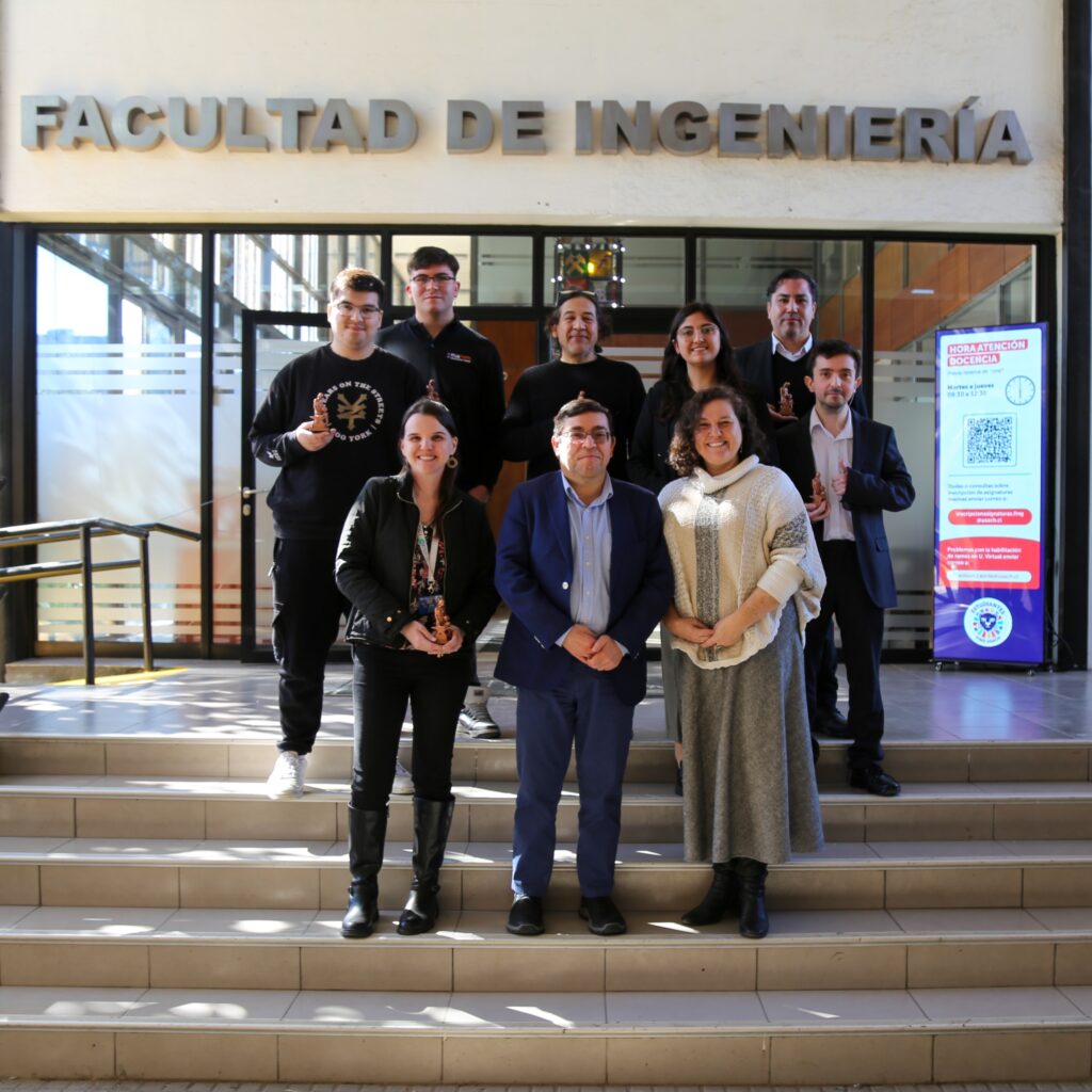 Hito FING: Primeros titulados de Ingeniería Civil Biomédica, Mecatrónica y Telemática egresan con distinción máxima