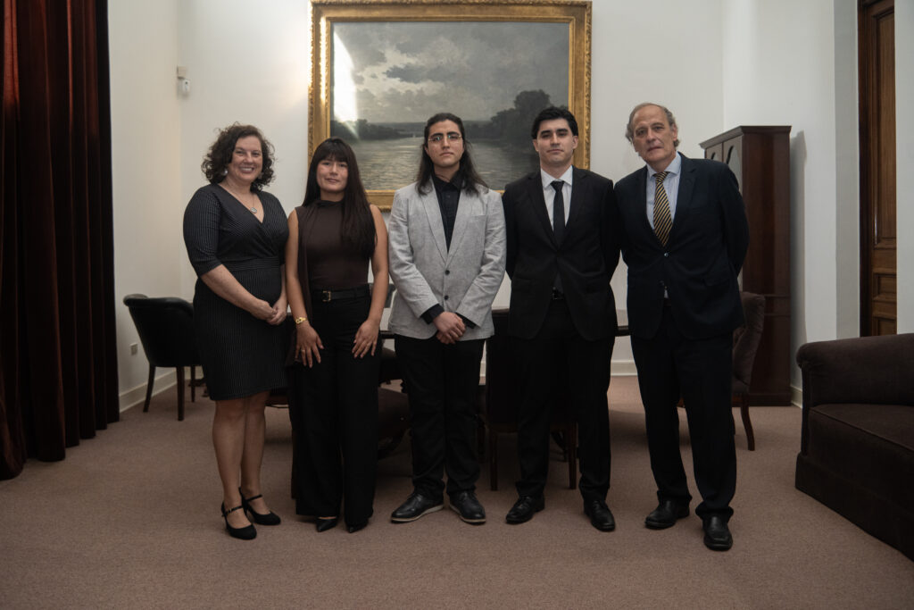 Egresados de la Facultad de Ingeniería son distinguidos por el Instituto de Ingenieros de Chile