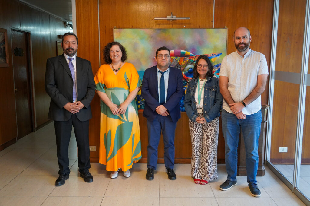 Profesor uruguayo explora oportunidades de trabajo conjunto con la Facultad de Ingeniería