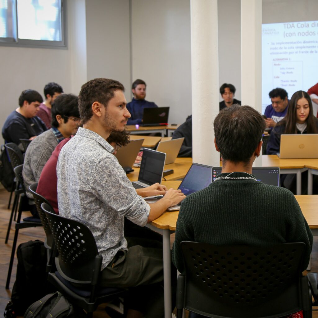 Excelencia en la formación: Magíster en Ingeniería Informática recibe 6 años de acreditación