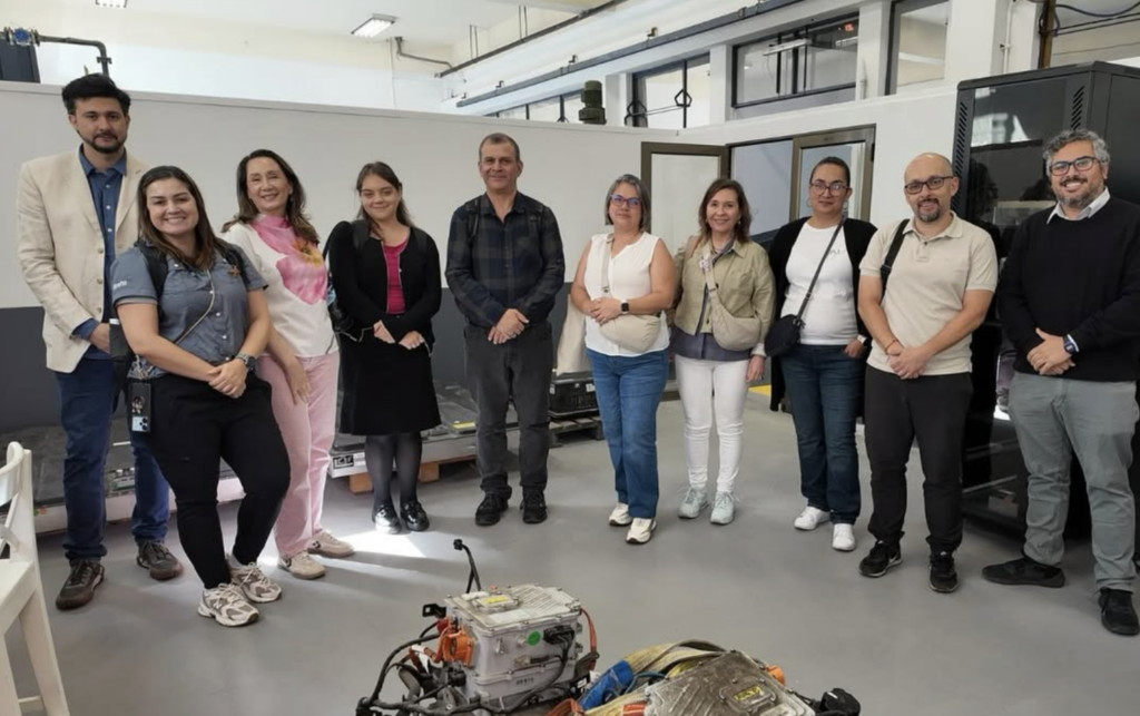 Costa Rica visita el DIE Usach para impulsar la electromovilidad de su transporte público