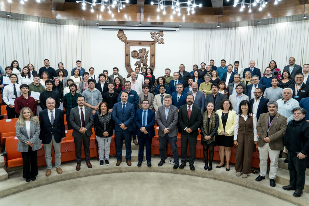 Facultad de Ingeniería inauguró año académico 2026 destacando logros y premiando estudiantes
