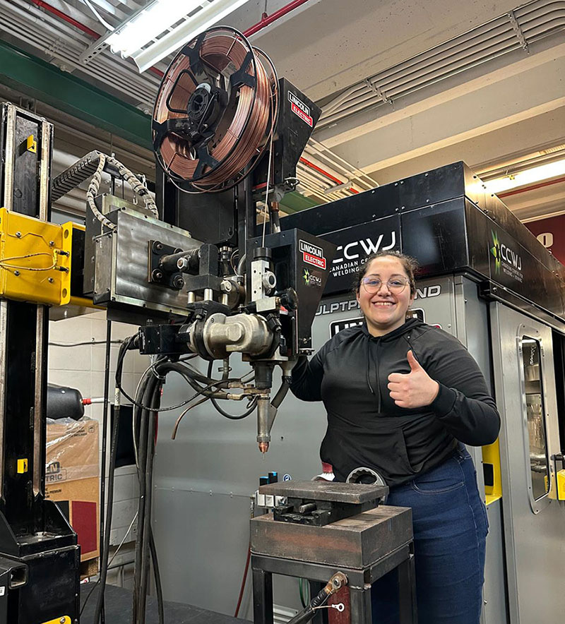 Estudiante de Magíster del Departamento de Ingeniería Metalúrgica de la USACH culmina destacada pasantía de investigación en Canadá