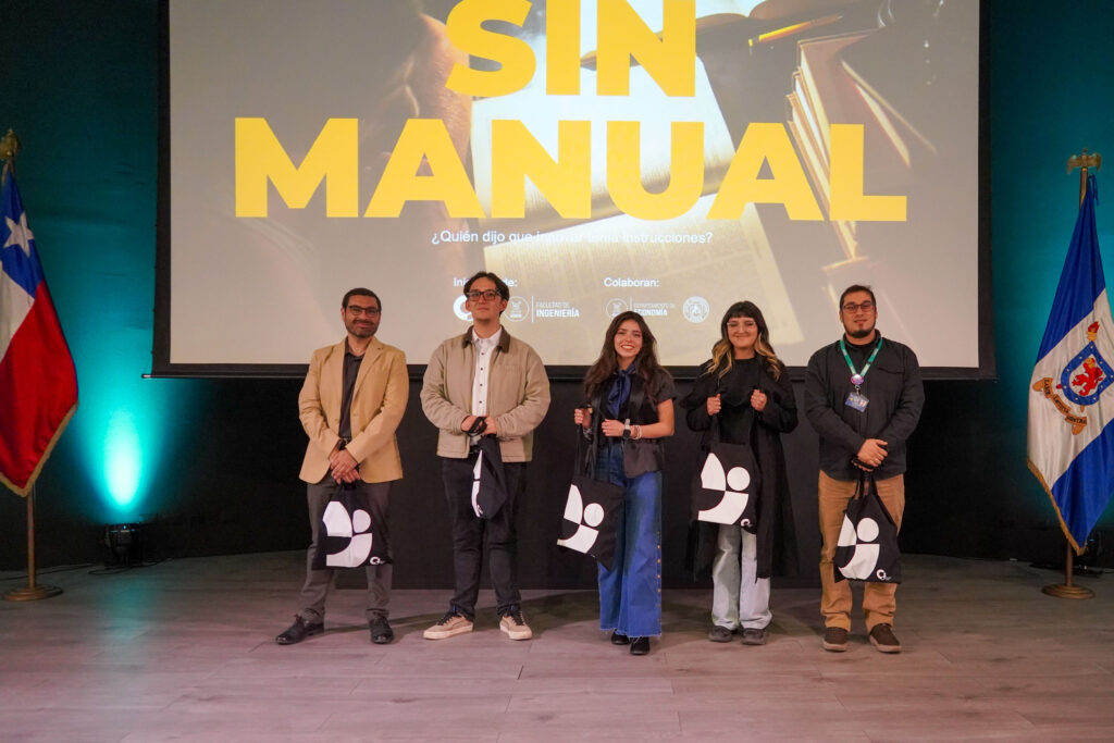 Sin Manual: estudiantes y académicos comparten experiencias de innovación en jornada de la Facultad de Ingeniería