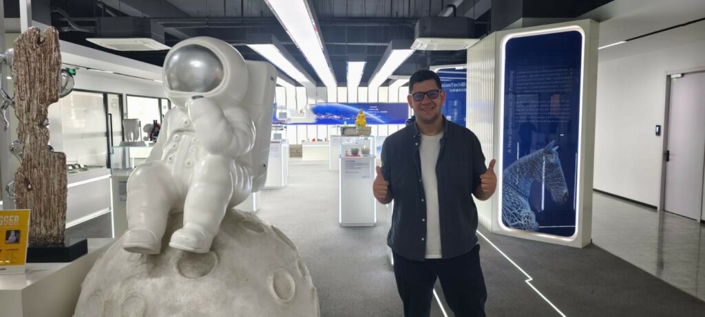 Docente y emprendedor fortalece la formación en ingeniería tras experiencia en innovación tecnológica en China