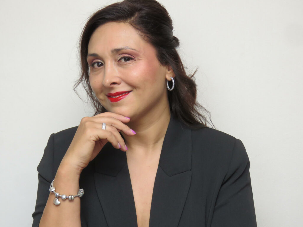 Entrevista a Egresada Elena Ibarra, “Liderar no se trata solamente de tener conocimientos técnicos o de tomar decisiones, sino de entender a las personas, reconocer sus fortalezas y ayudarlas a desarrollarse”